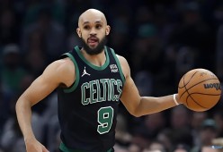 关于波士顿凯尔特人国际比赛日更衣室发声；志在全明星赛名次提升；气氛紧张；赛程密集仍需轮换的信息