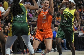 关于国际比赛日菲尼克斯太阳备战NBA常规赛浙江稠州冲刺阶段外线爆发，网友：上海久事今晚单刀错失的信息虎扑体育资讯